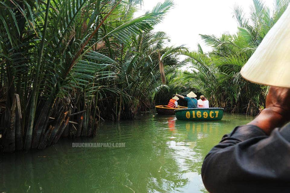 Con đường nhỏ giữa rừng dừa bảy mẫu Hội An